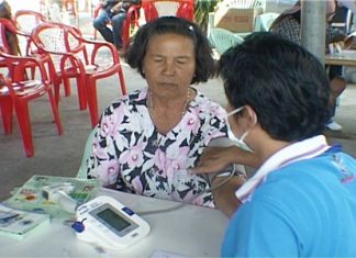 A Pattaya resident takes advantage of the free medical check-up service provided by City Hall’s mobile outreach program.